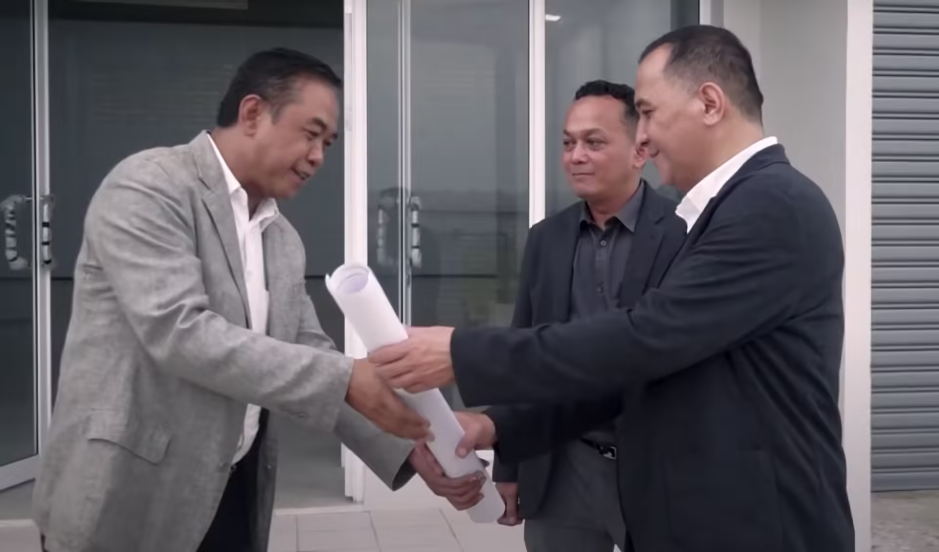 SLF vs IMB — Jika Bangunan Gedung Tidak Memiliki Sertifikat Lai — Dampak Hukum, Keamanan, dan Finansial Jika Banguna — Risiko